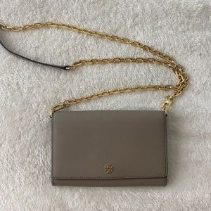 Tory Burch Robinson Chain Wallet - Gray